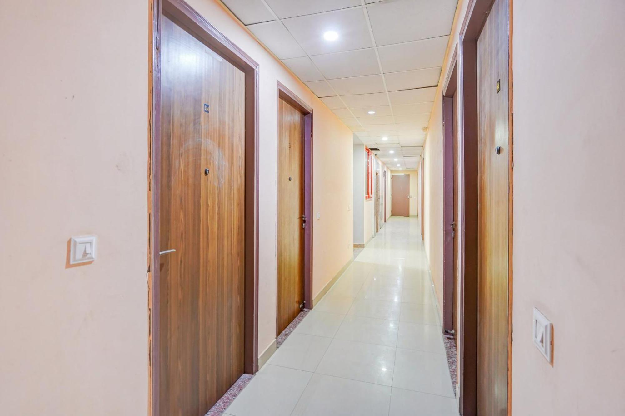 Super Collection O Sector 104 Noida Hotel Exterior foto